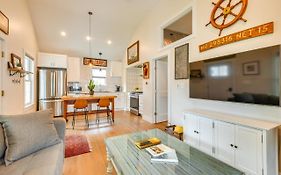Modern Solomons Cottage Rental - Walk To Island!